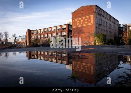 Edifici storici del gas ex fabbrica del motore Deutz della Kloeckner Humboldt Deutz AG su Deutz-Muelheimer Street nel quartiere Muelheim, Colo Foto Stock