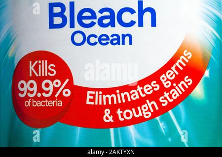 Dettagli sulla bottiglia di Tesco spessa oceano di sbianca - elimina il 99,9% dei batteri elimina germi e le macchie difficili Foto Stock