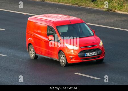 2014 Red Ford Transit Connect 240 Limit; traffico veicolare del Regno Unito, trasporti, veicoli moderni, berline, veicoli, veicoli, veicoli, strade del regno unito, motori, motorizzazione a sud sulla autostrada M55 a 3 corsie Foto Stock