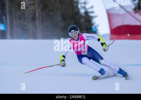 Sciatore alpino, Anja Oplotnik, SLO, compete in Lausanne 2020 Donna Super G Sci di discesa a Les Diablerets Alpine Center in Svizzera Foto Stock