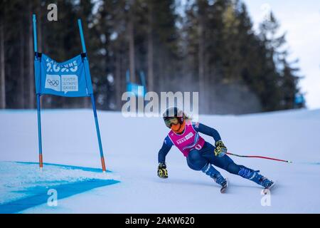 Team GB sciatore alpino, Daisi Daniels (17), durante il Lausanne 2020 Donna Super G Sci di discesa a Les Diablerets Alpine Center in Svizzera. Foto Stock