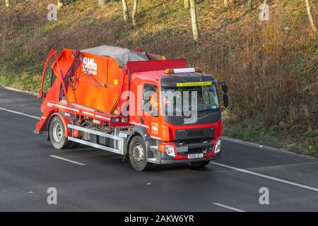 BIFFA per la raccolta di rifiuti di consegna Trasporto carrelli,saltare autocarro, trasporto, carrello, cargo carrier, Volvo veicolo, rifiuti commerciali industria dei trasporti, M55 a Blackpool, Regno Unito Foto Stock