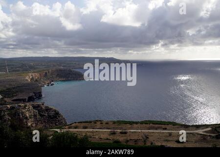 Blick von der Marfa Ridge auf die Steilküste im Norden, Mellieha, Malta Foto Stock