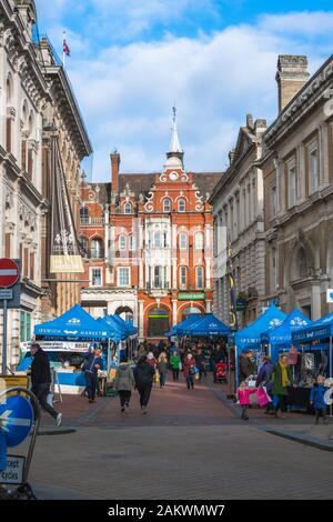 Street Market Ipswich, vista di bancarelle lungo Princes Street sul giorno di mercato nel centro di Ipswich, Suffolk, Regno Unito Foto Stock