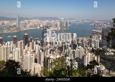 Vista dello skyline di Hong Kong da Lugard Road sul Peak, Hong Kong Island Hong Kong Asia, in una giornata di sole nel mese di novembre Foto Stock