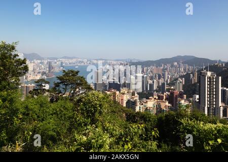 Vista del picco di Hong Kong; vista dello skyline di Hong kong durante il giorno dal picco, l'Isola di Hong Kong, l'Asia di Hong kong Foto Stock