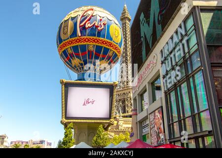 Las Vegas, Nevada, USA - 6 maggio 2019: Il marchese e logo del Paris Resort and Casino. Il Paris dispone di quasi 3.000 camere e suite. Foto Stock