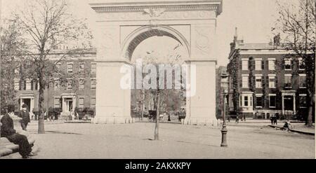 New York, la metropoli : notato il suo business e professional uomini. . -. ^oKK lloSlllAL. xlvi NEW YORK, la metropoli. Il centro di lavoro l'esploratore delle bellezze architettoniche si trova il Collegio della Citv di NewYork, a Lexington Avenue e la ventitreesima Street ; l'Accademia del design, anche su Twenty-Third Street ; theMasonic Hall, su Twenty-Third Street; il mercato di Jefferson Court House, sulla sesta Avenue. Poi la traversata finoal Bowery, ci sono i cari vecchi Cooper Union, l'Astor edificio della biblioteca, le tombe e il nuovo CrimrnalCourt casa adiacente. Con un salto a Nassau, il grande Foto Stock