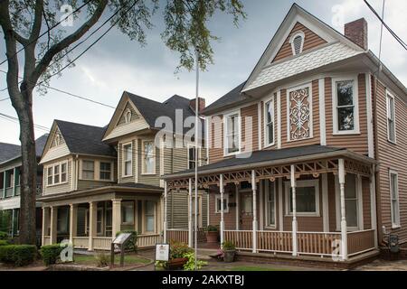 Fila di case in Auburn Ave, quartiere dove Martin Luther King nacque e crebbe, King Historic District, Atlanta, Georgia, USA Foto Stock