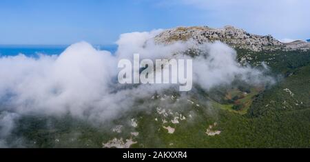 Veduta Aerea, Monte Candina, Liendo, Valle Liendo, Montaña Oriental Costera, Mar Cantabrico, Cantabria, Spagna, Europa Foto Stock