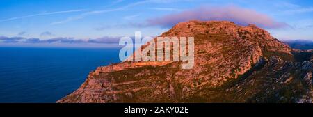 Veduta Aerea, Monte Candina, Liendo, Valle Liendo, Montaña Oriental Costera, Mar Cantabrico, Cantabria, Spagna, Europa Foto Stock