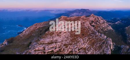 Veduta Aerea, Monte Candina, Liendo, Valle Liendo, Montaña Oriental Costera, Mar Cantabrico, Cantabria, Spagna, Europa Foto Stock