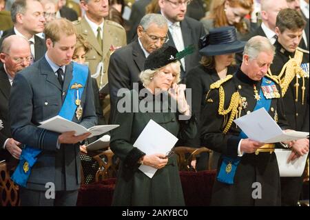 HM della Regina e del Duca di Edimburgo sono uniti da altri membri della famiglia reale a un servizio di ringraziamento presso la Cattedrale di San Paolo a Londra per commemorare la fine della guerra in Iraq. Foto Stock