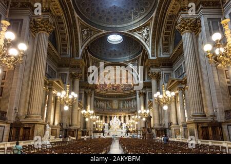 Interno del L'Eglise Sainte-Marie-Madeleine - o la chiesa di Madeleine, Parigi, Ile-de-France, Francia Foto Stock