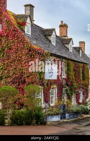 New Inn a Coln St Aldwyns, vicino a Bibury, il Costwolds, Gloucestershire, England, Regno Unito Foto Stock