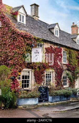 New Inn a Coln St Aldwyns, vicino a Bibury, il Costwolds, Gloucestershire, England, Regno Unito Foto Stock