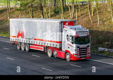 A1; trasporto di merci furgoni, camion, trasporto, carrello, cargo carrier, Scania veicolo, il trasporto di prodotti alimentari industria, M55 a Blackpool, Regno Unito Foto Stock