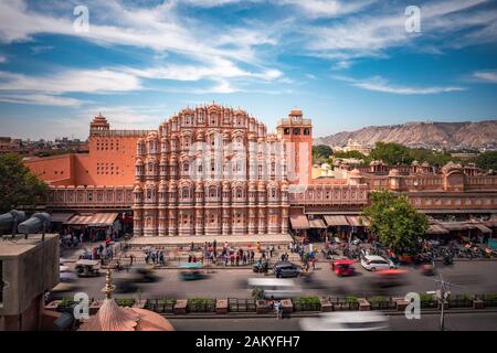 Punto di riferimento architettonico Hawa Mahal, noto anche come il Palazzo dei Venti a Jaipur, Rajasthan, India. Foto Stock