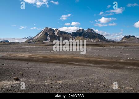 Monte Storkonufell, a sud del Rifugio Hvanngil, sentiero escursionistico di Laugavegur, tratto da Álftavatn a Emstrur, Bunnar, Altopiano Fjallabak, Islanda Foto Stock