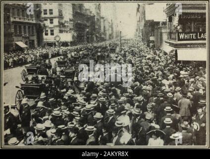 Riesame delle recensioni e il mondo del lavoro . Signor ROOSEVELT PARLANDO IN RESPOV-E AL SINDACO GAYNORS INDIRIZZO WELCOMI Ob. Nulla U (I OMP I*? //// 1//.A7( I A7 I // II ] Un/ I /un 5 Foto Stock