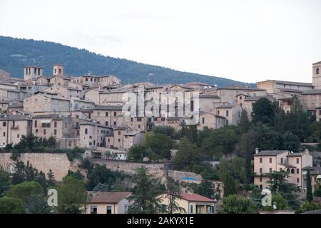 Centro storico di Spello, Umbria, Italia. 21 agosto 2019 © Wojciech Strozyk / Alamy Stock Photo Foto Stock