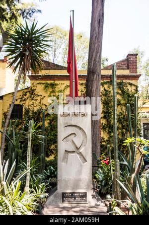 Trotsky Città del Messico grave di Leon Trotsky e sua moglie Natalia Sedova nella sua casa a Coyoacan, Città del Messico Foto Stock