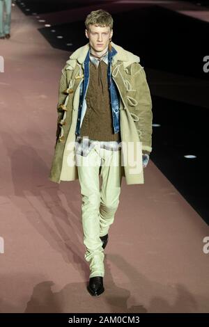 Milano, Italia. Decimo gen, 2020. DSQUARED2 Autunno/Inverno 2020/2021 pista durante la Fashion Week di Milano gli uomini Contatti Gennaio 2020 - Milano, Italia 10/01/2020 | Utilizzo di credito in tutto il mondo: dpa/Alamy Live News Foto Stock