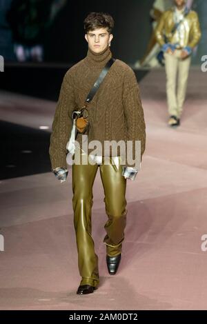 Milano, Italia. Decimo gen, 2020. DSQUARED2 Autunno/Inverno 2020/2021 pista durante la Fashion Week di Milano gli uomini Contatti Gennaio 2020 - Milano, Italia 10/01/2020 | Utilizzo di credito in tutto il mondo: dpa/Alamy Live News Foto Stock