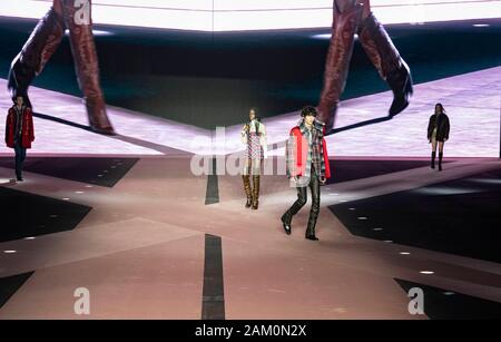 Milano, Italia. Decimo gen, 2020. DSQUARED2 Autunno/Inverno 2020/2021 pista durante la Fashion Week di Milano gli uomini Contatti Gennaio 2020 - Milano, Italia 10/01/2020 | Utilizzo di credito in tutto il mondo: dpa/Alamy Live News Foto Stock