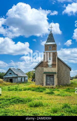 Il abbandonato San Giuseppe chiesa cattolica romana vicino Renwer, Manitoba, Canada. Foto Stock