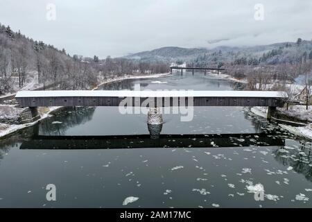 Il Ponte Coperto Cornish-Windsor. Collega il Vermont e il New Hampshire ai loro confini. E' il ponte coperto più lungo del mondo a 460 piedi. IT w Foto Stock