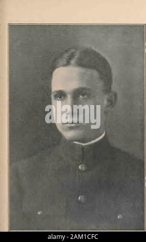 La Nuova Inghilterra aviatori 1914-1918; i loro ritratti e i loro record . 14 marzo 1918figlio di Rev. Sidney Kingman e Jennie H. (Shattuck) Perkins,di Manchester, Vt.; è nato a West Springfield, Massachusetts, nov. 6,1895. È stato istruito nelle scuole di York, Me., e l'uomo-chester, Vt. e all'Amherst College, classe 1917. Egli è stato amember dell'Amherst squadra di calcio, ed è stato responsabile di theVarsity squadra di baseball al momento del suo arruolamento. Egli era membro alsoa della Sfinge Club e lo scarabeo di college. Ha arruolato a New York City il 9 aprile 1917. Ha addestrato inil M.I.T. Scuola di massa, dove egli s Foto Stock