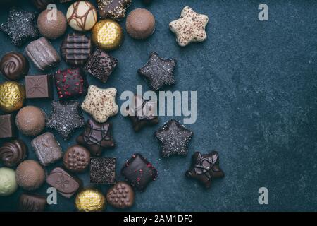 Cioccolatini Thorntons su un sfondo di ardesia Foto Stock