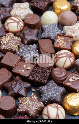 Cioccolatini Thorntons su un sfondo di ardesia Foto Stock