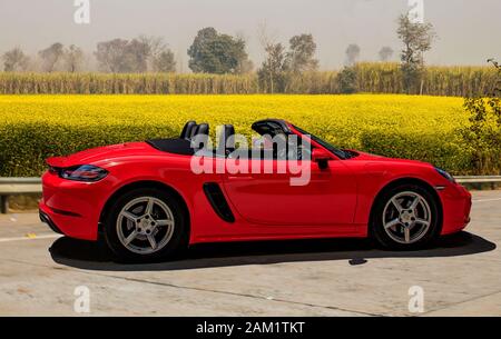 Porsche Boxter 718 Rosso Convertibile Foto Stock