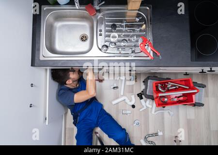 Elevato angolo di visione dei maschi di idraulico nel complessivo dissipatore di fissaggio tubo Foto Stock