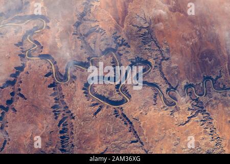 ISS - 22 ottobre 2018 - una porzione del Green River e dei suoi canyon tributari nello stato dello Utah USA dalla International Space Station Foto Stock