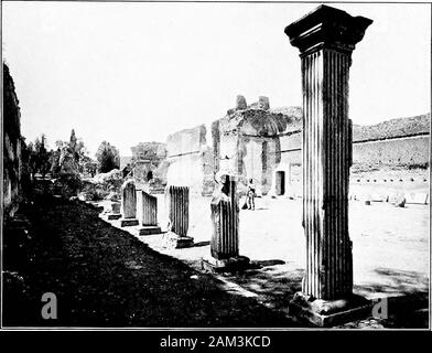 Peregrinazioni nella campagna romana . La Bitinia, e altri governanti suchEastern, ciascuno dei quali a sinistra in Roma un mementoof la sua visita e segno della sua gratitudine, in forma di awork dell arte nel tempio di Giove sul Campidoglio. Quando Cleopatra e suo fratello-marito venuto tovisit Csesar in b. c. 44, il dittatore li oftered hospi-tality nella propria casa sulla Sacra Via. Il risultato di questo intimità è stata la nascita di un bambino per il quale la spia di nome Csesarion è stato dato, e la presentationof valualale doni al dej^arting regina. Il ricevimento offerto da nero a re Tyridates ofArmenia, in un Foto Stock