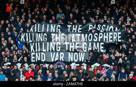 Londra, Regno Unito. Xi gen, 2020. Londra, Inghilterra - 11 gennaio: Crystal Palace Fans tenere un banner nel corso English Premier League match tra Crystal Palace e Arsenal il 11 gennaio 2020 a Selhurst Park Stadium di Londra, Inghilterra. Credit: Azione Foto Sport/Alamy Live News Foto Stock