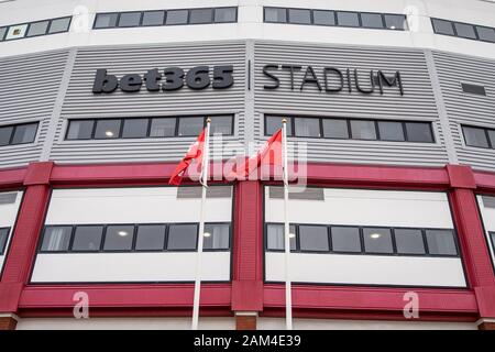 Xi gennaio 2020; Bet365 Stadium, Stoke, Staffordshire, Inghilterra; Campionato inglese di calcio, Stoke City versus Milwall FC; Bet365 Stadium - rigorosamente solo uso editoriale. Nessun uso non autorizzato di audio, video, dati, calendari, club/campionato loghi o 'live' servizi. Online in corrispondenza uso limitato a 120 immagini, nessun video emulazione. Nessun uso in scommesse, giochi o un singolo giocatore/club/league pubblicazioni Foto Stock