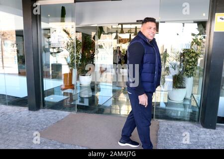 Malaga, Spagna. 11 gen 2020. Il calciatore brasiliano Ronaldo Nazario è in visita alla città di Malaga che è venuto con la sua ragazza Celina si blocca e le sue due figlie per assistere alla partita della coppa del Re di cui egli è presidente e maggiore azionista Valladolid Cf rivolta verso il Marbella CF. Credito: Lorenzo Carnero/ZUMA filo/Alamy Live News Foto Stock