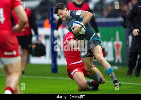 Swansea, Regno Unito. Xi gen, 2020. Il falco pescatore winger di Luca Morgan per l'attacco in Asprì v Saraceni Heineken Champions Cup partita di rugby. Credito: Gruffydd Ll. Thomas/Alamy Live News Foto Stock