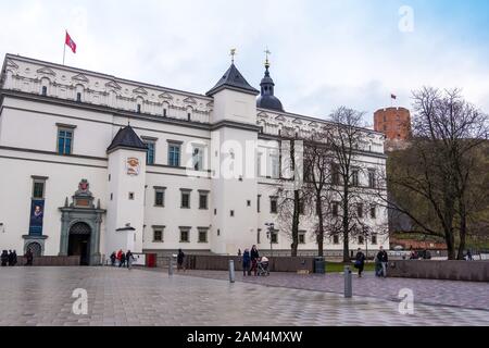 Vilnius, Lituania - 15 Dicembre 2019: Vista Del Palazzo Reale Lituano A Vilnius Foto Stock