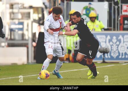 Cagliari, Italia. Xi gen, 2020. nahitan nandez di cagliari calcio durante Cagliari vs AC Milan - Calcio italiano di Serie A uomini campionato - Credito: LPS/Luigi Canu/Alamy Live News Foto Stock