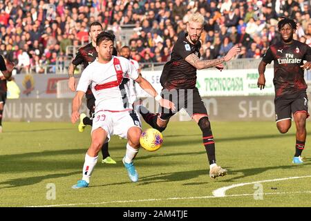 Cagliari, Italia. Xi gen, 2020. Giovanni Simeone di cagliari calcio durante Cagliari vs AC Milan - Calcio italiano di Serie A uomini campionato - Credito: LPS/Luigi Canu/Alamy Live News Foto Stock