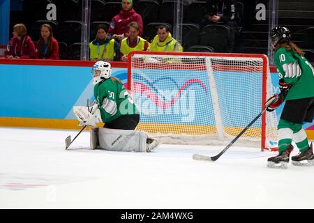 Losanna, Svizzera. 10th gennaio 2020. Giochi olimpici giovanili Lausanne 2020, Vaudoise arena, Laussane, Svizzera, un misto-NOC 3-on-3 hockey su ghiaccio donne´s torneo, giocatore n.10 Jessie Taylor da GB credito: AlfredSS/Alamy Live News Foto Stock