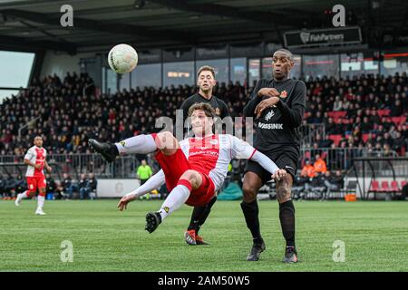 Spakenburg, Paesi Bassi. Xi gen, 2020. SPAKENBURG, 11-01-2020, Sportpark de Westmaat, Tweede Divisie, IJsselmeervogels - HHC Hardenberg, stagione 2019/2020, (C) IJsselmeervogels player Danny van den Meiracker durante il match IJsselmeervogels - HHC Hardenberg Credito: Pro scatti/Alamy Live News Foto Stock