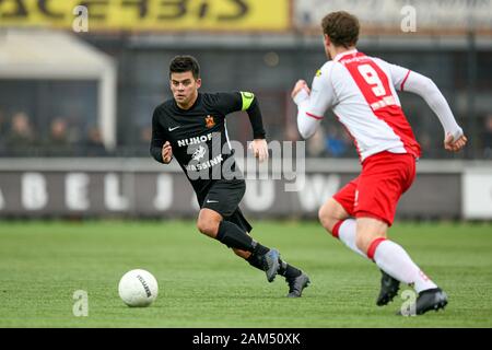 Spakenburg, Paesi Bassi. Xi gen, 2020. SPAKENBURG, 11-01-2020, Sportpark de Westmaat, Tweede Divisie, IJsselmeervogels - HHC Hardenberg, stagione 2019/2020, (L) HHC Hardenberg player Glenn Kobussen durante il match IJsselmeervogels - HHC Hardenberg Credito: Pro scatti/Alamy Live News Foto Stock