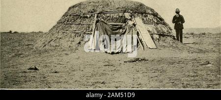 Fisiologici e le osservazioni medico tra gli indiani del sud-ovest degli Stati Uniti e del Messico settentrionale . ADOBE ABITAZIONI DI SAN XAVIER PAPAGO Bureau of American etnologia bollettino piastra 34 VI. il fatto di giunchi e ADOBE Foto Stock