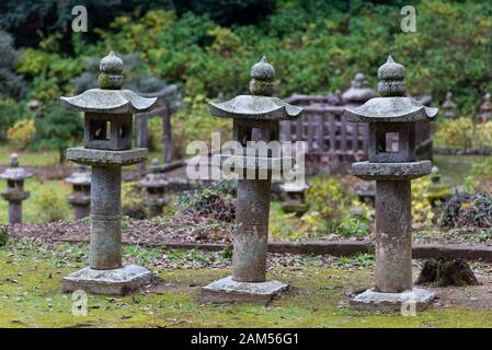 Giapponese lanterne tradizionali (Toro) nel tempio Gesshoji, Matsue, Shimane, Giappone Foto Stock